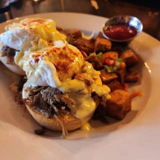 Pulled Pork Benedict